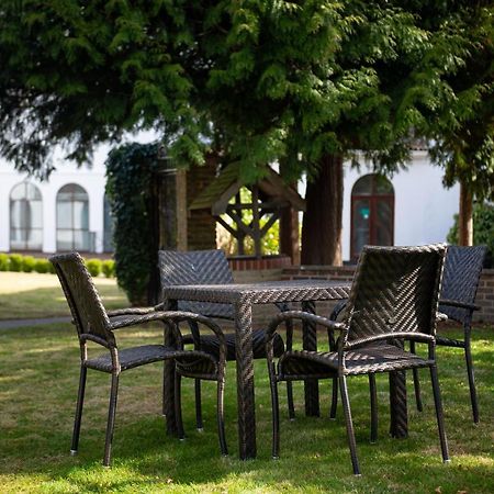Copthorne Effingham Gatwick Hotel Екстериор снимка