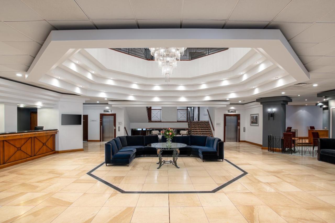 Copthorne Effingham Gatwick Hotel Екстериор снимка