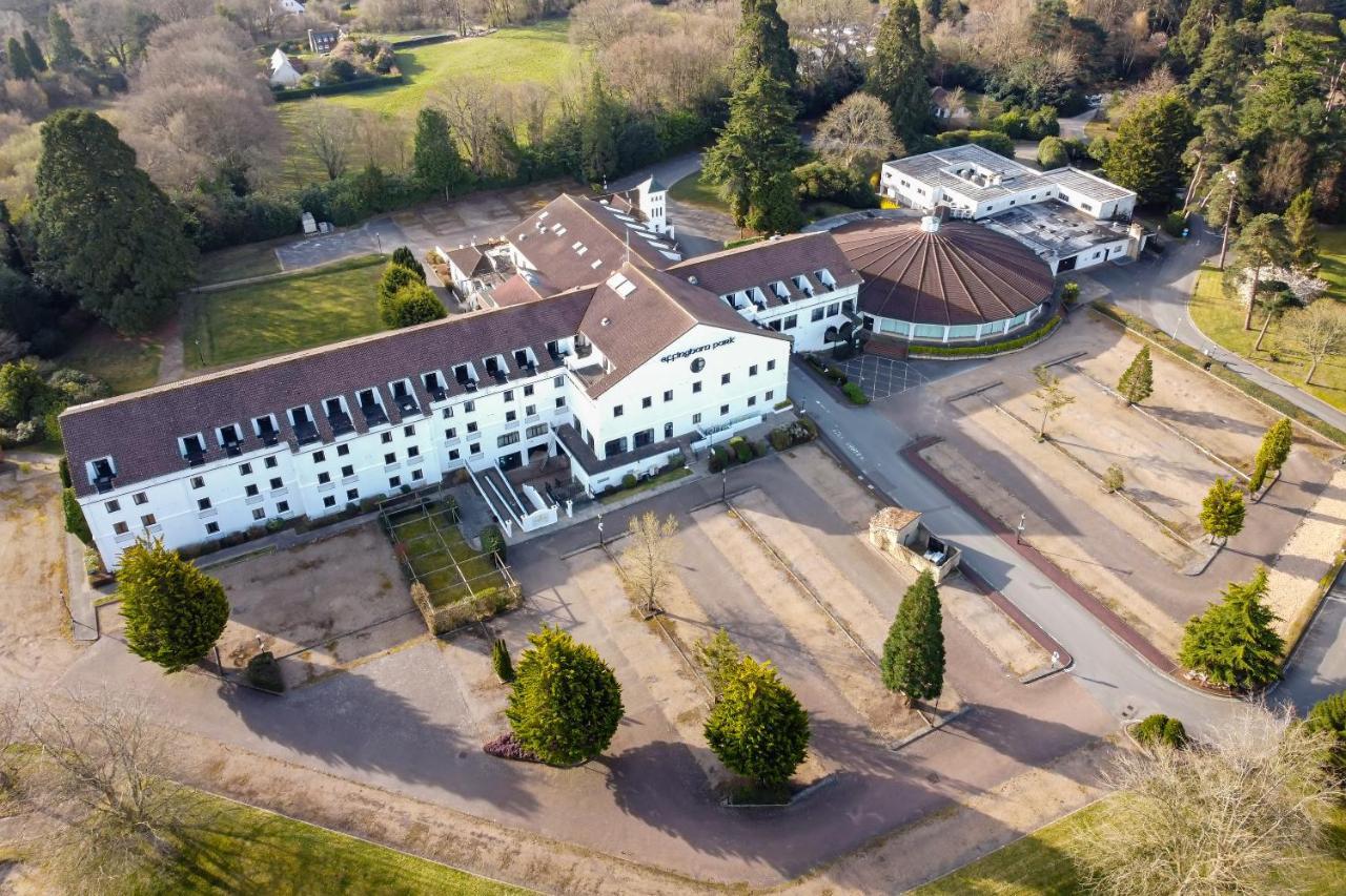 Copthorne Effingham Gatwick Hotel Екстериор снимка