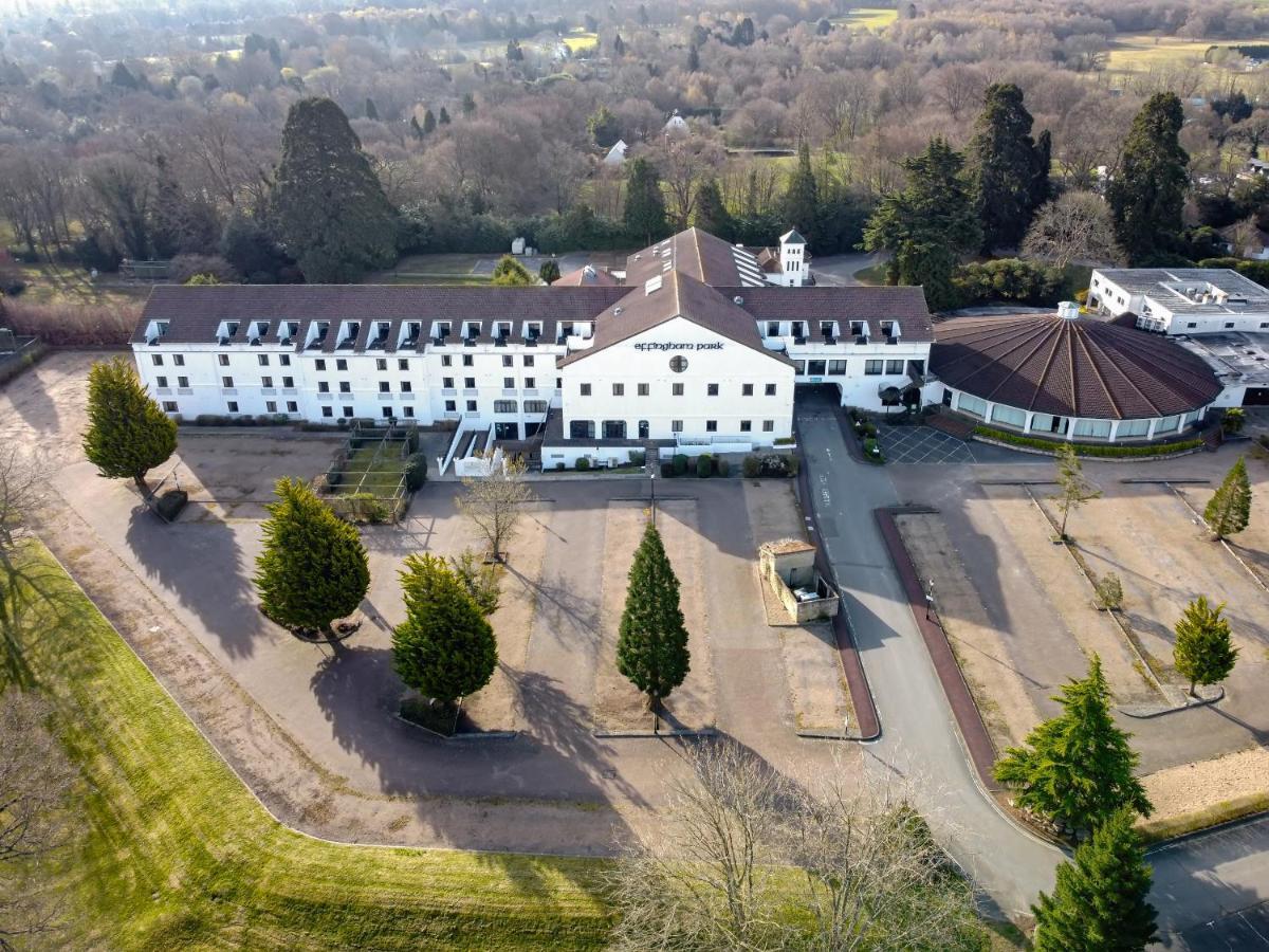 Copthorne Effingham Gatwick Hotel Екстериор снимка