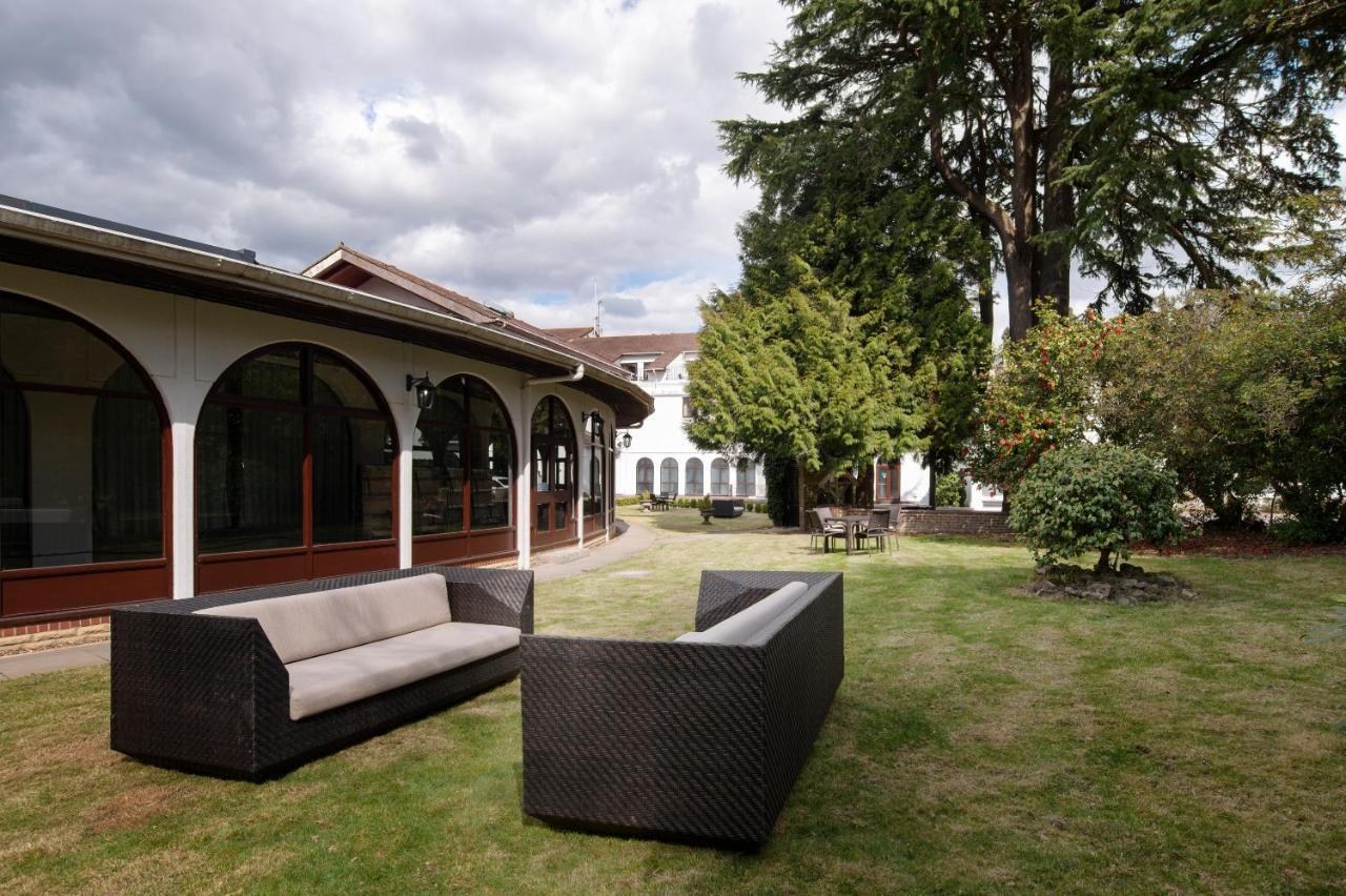 Copthorne Effingham Gatwick Hotel Екстериор снимка