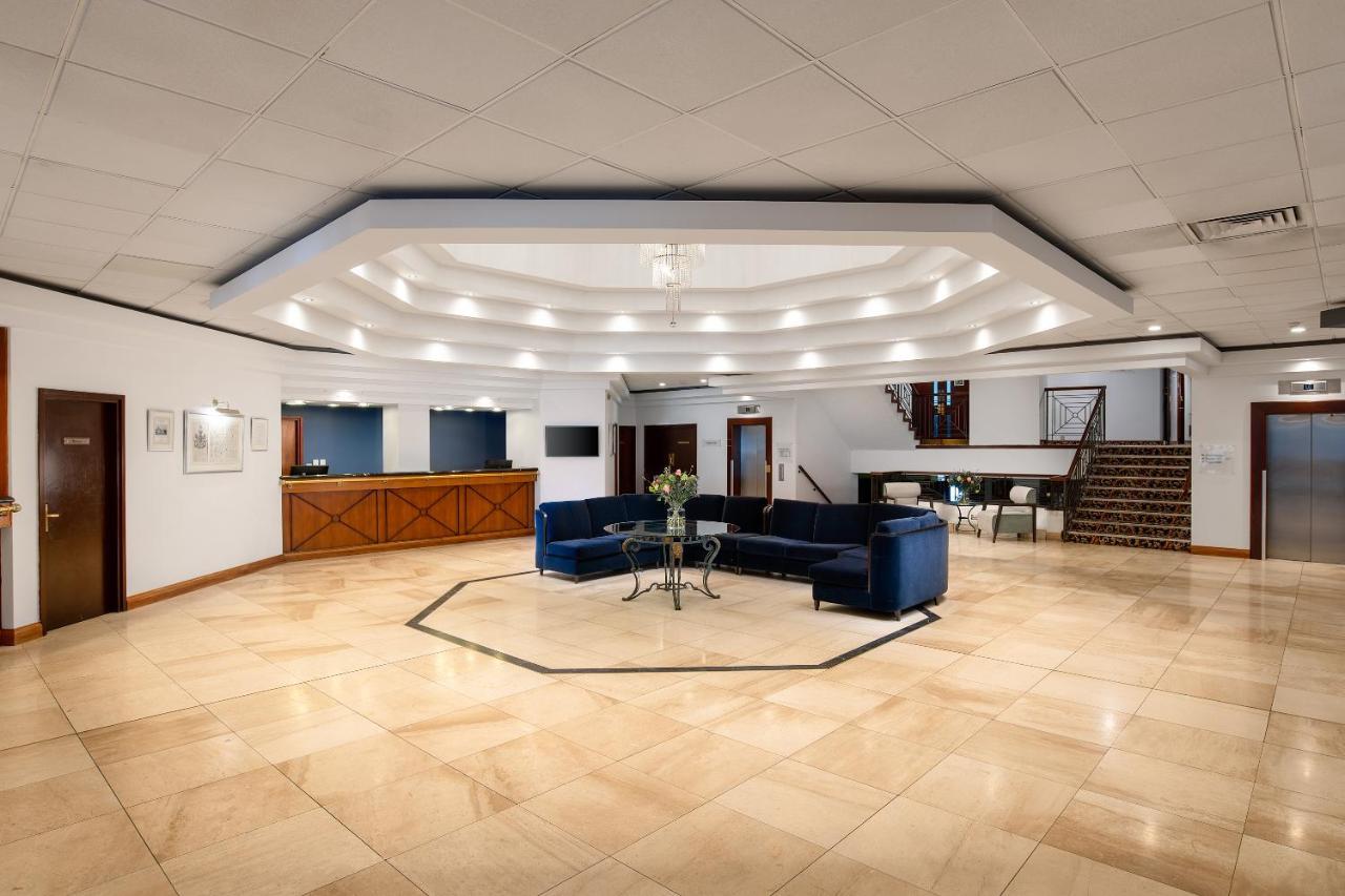 Copthorne Effingham Gatwick Hotel Екстериор снимка