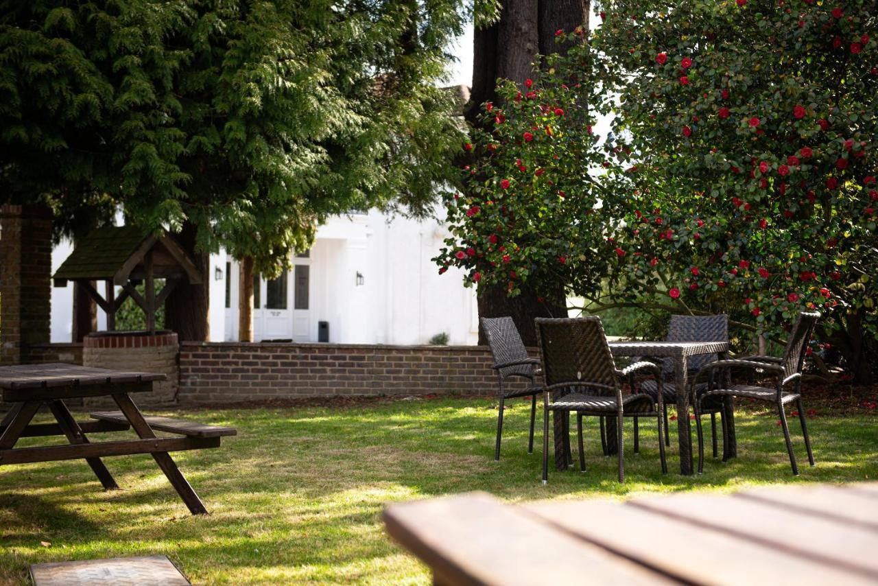 Copthorne Effingham Gatwick Hotel Екстериор снимка