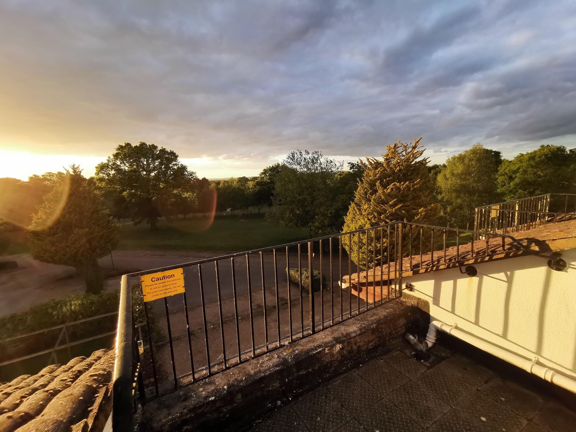 Copthorne Effingham Gatwick Hotel Екстериор снимка