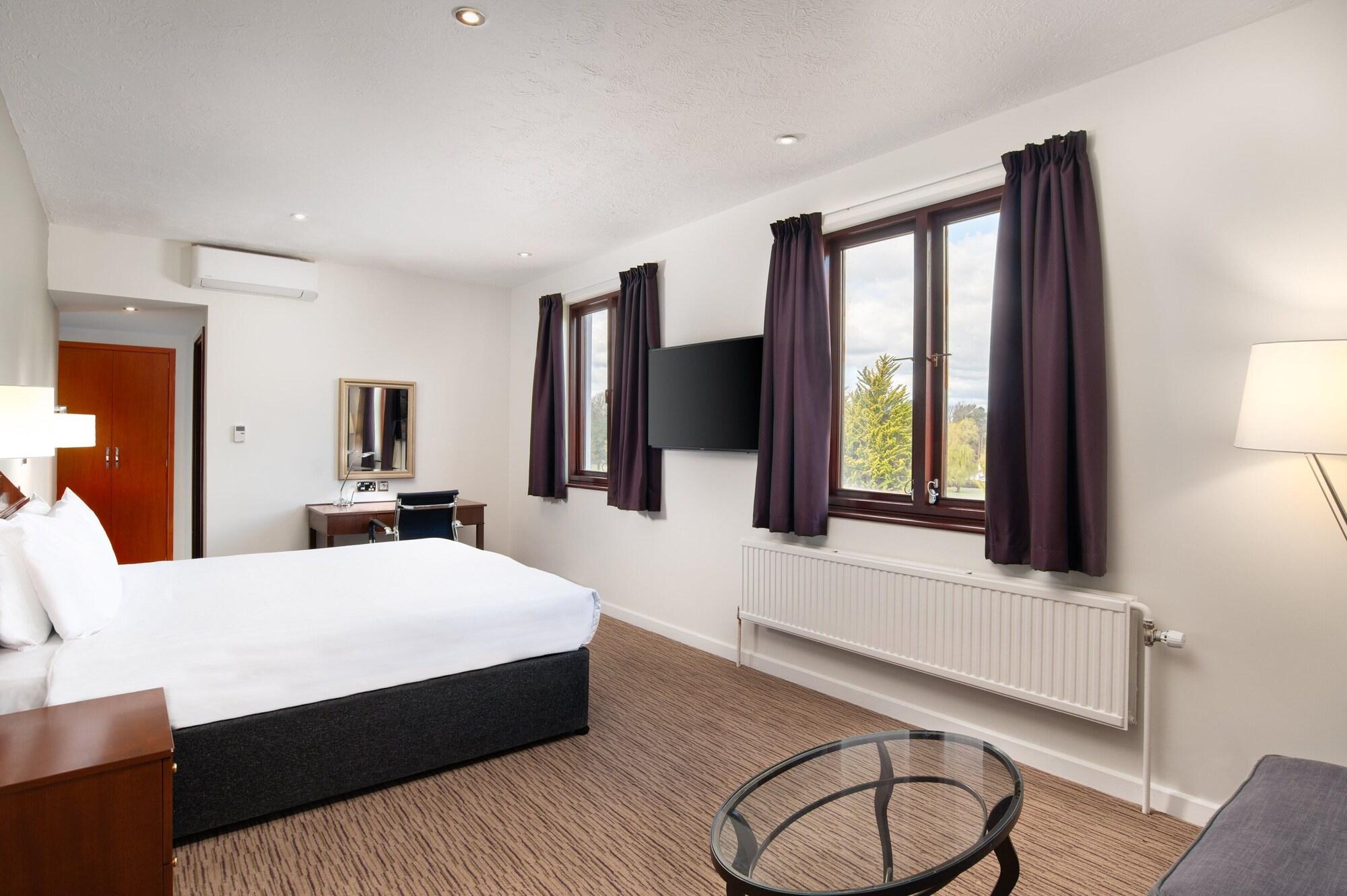 Copthorne Effingham Gatwick Hotel Екстериор снимка