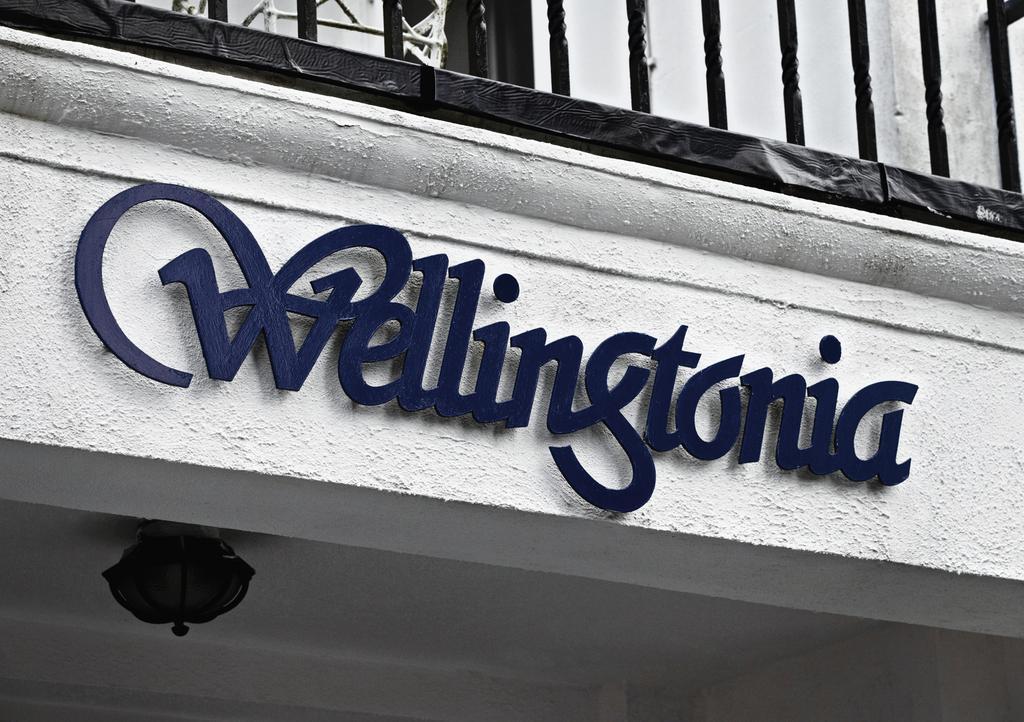 Copthorne Effingham Gatwick Hotel Екстериор снимка