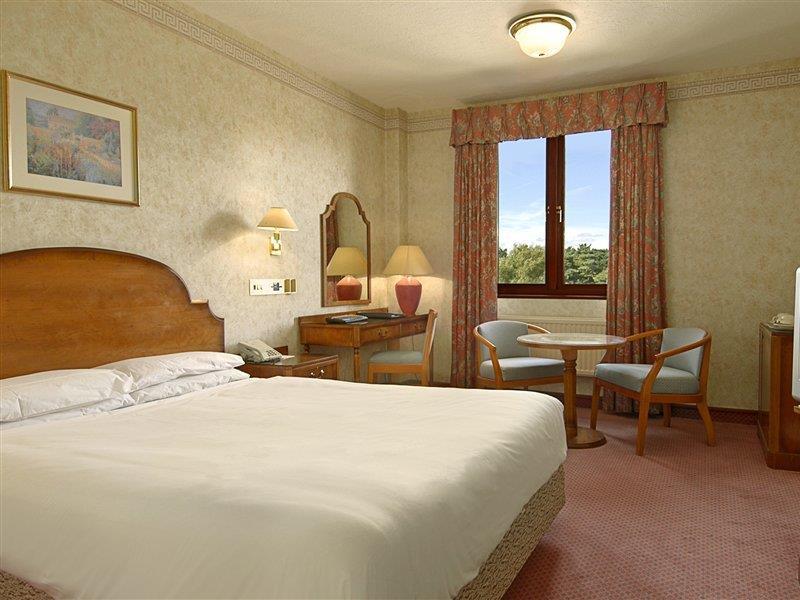 Copthorne Effingham Gatwick Hotel Стая снимка