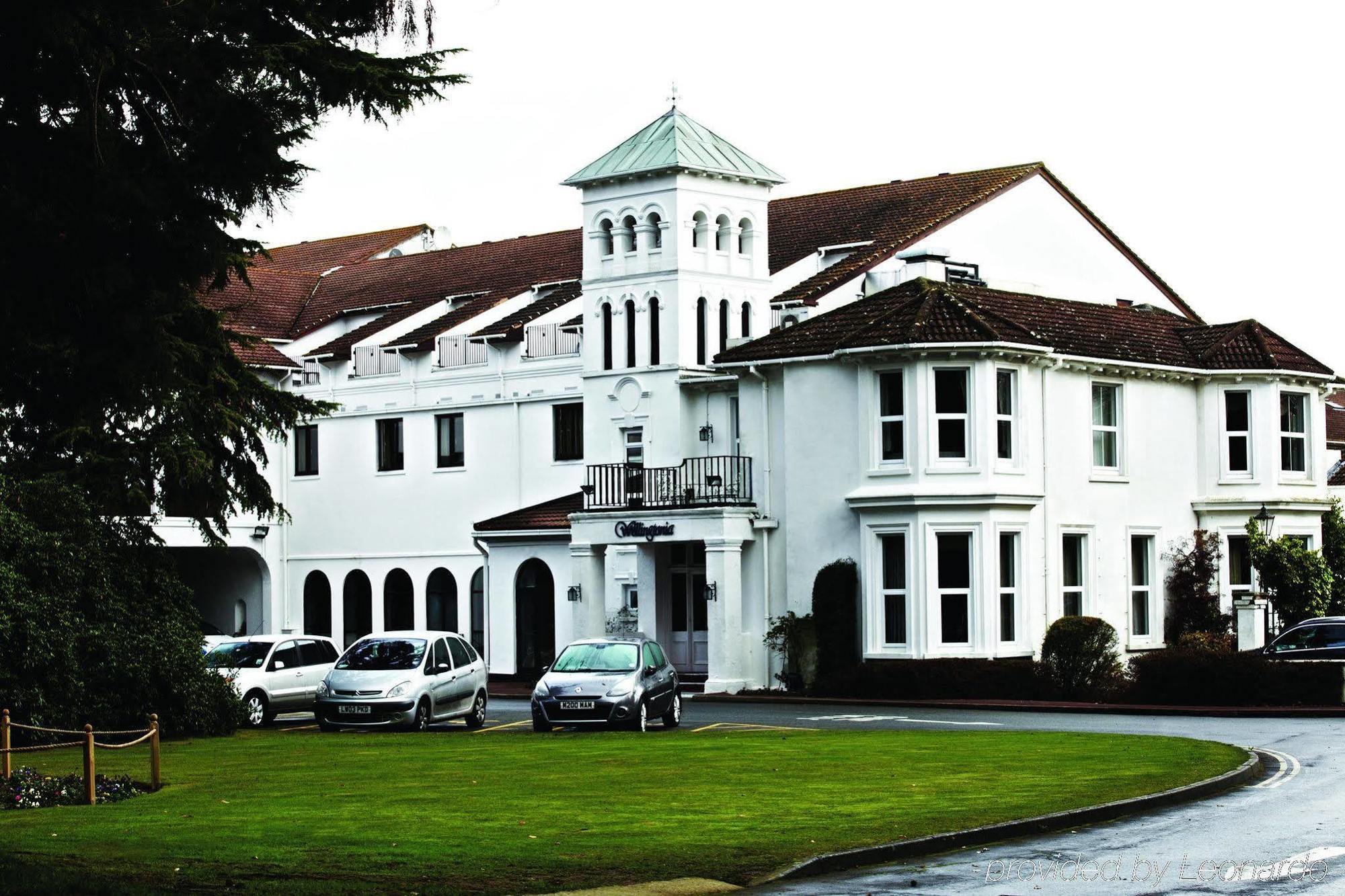 Copthorne Effingham Gatwick Hotel Екстериор снимка