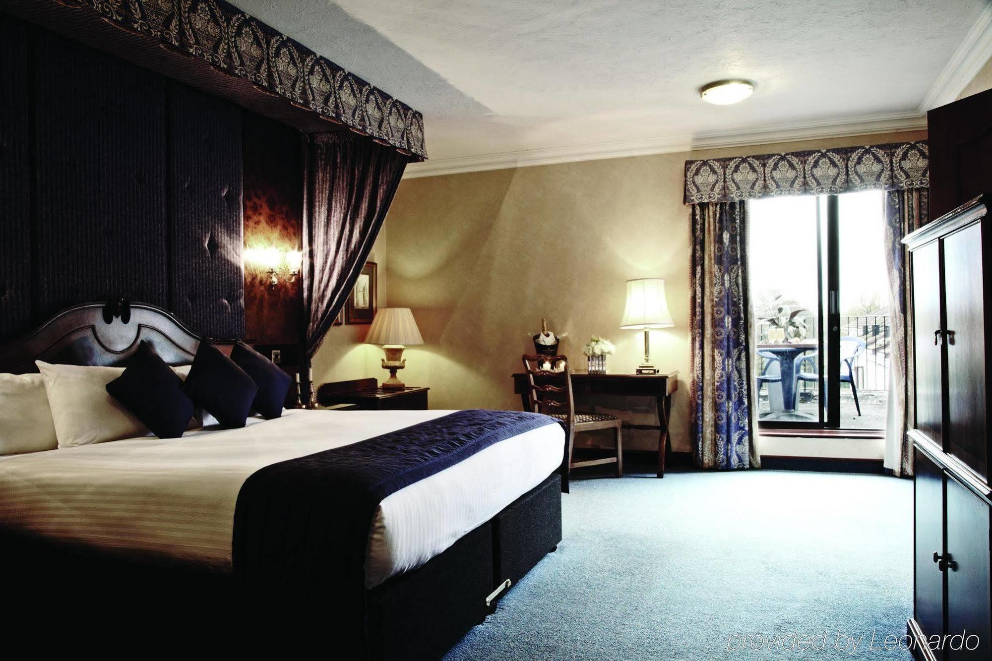 Copthorne Effingham Gatwick Hotel Стая снимка