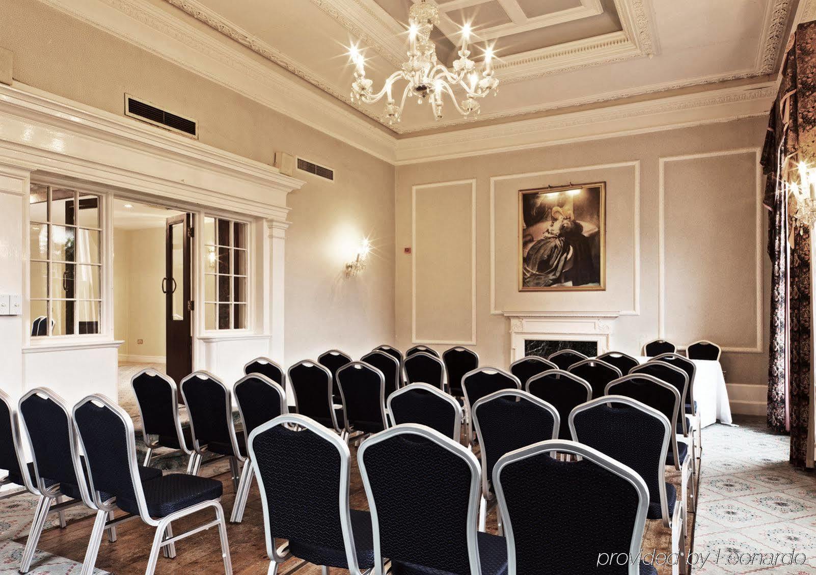 Copthorne Effingham Gatwick Hotel Бизнес снимка