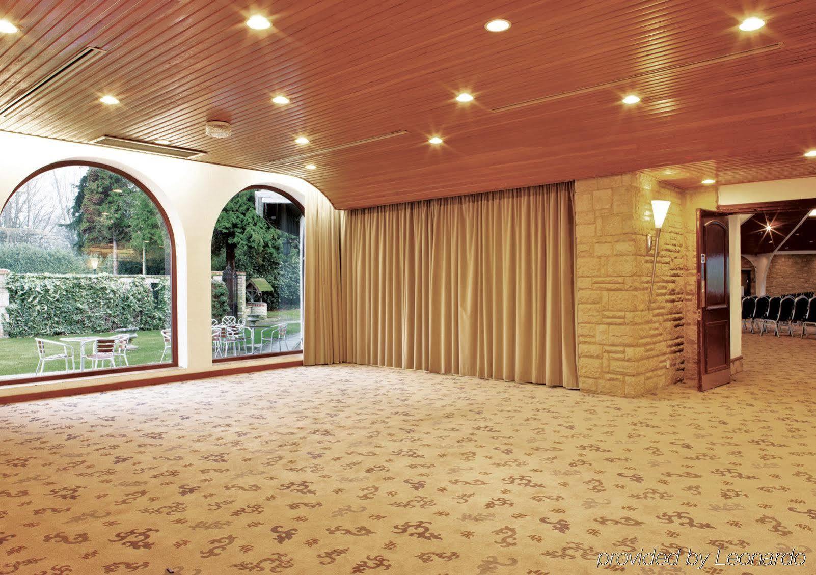 Copthorne Effingham Gatwick Hotel Съоръжения снимка
