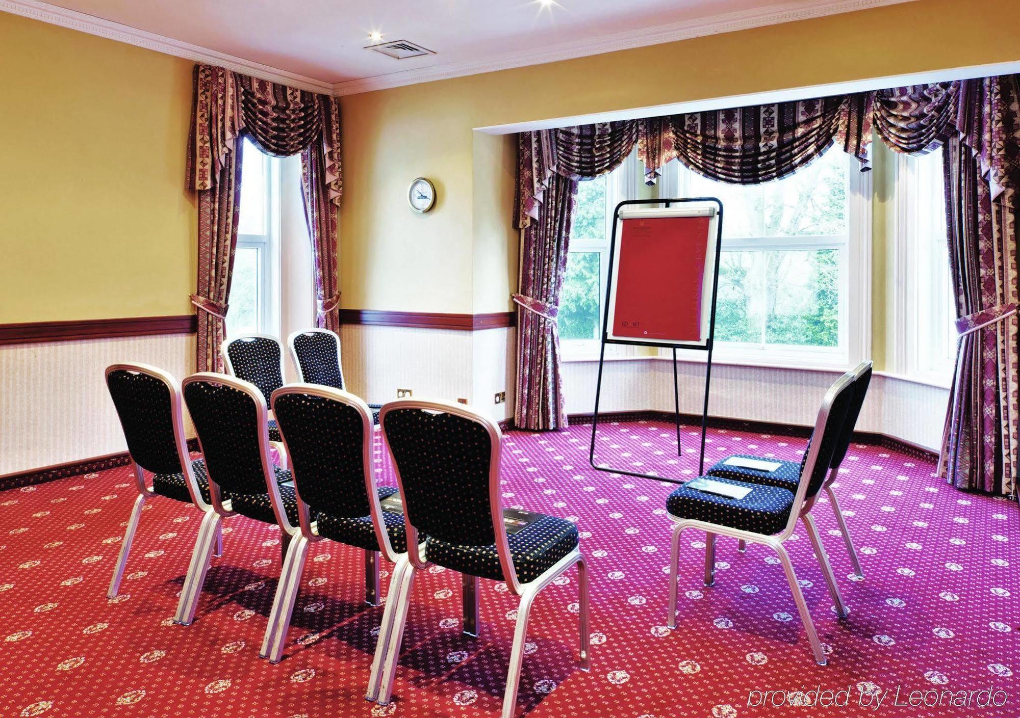 Copthorne Effingham Gatwick Hotel Бизнес снимка