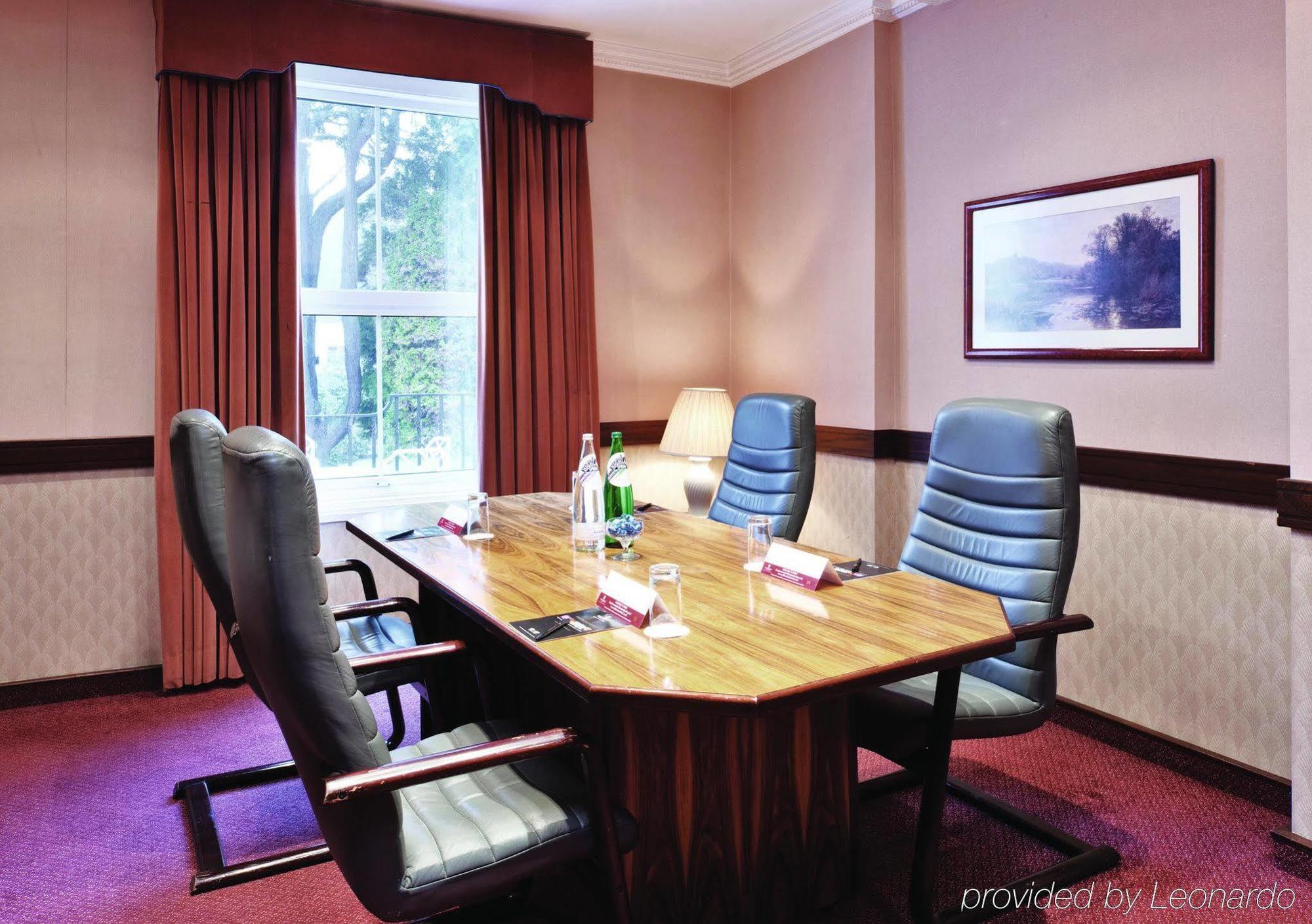 Copthorne Effingham Gatwick Hotel Бизнес снимка