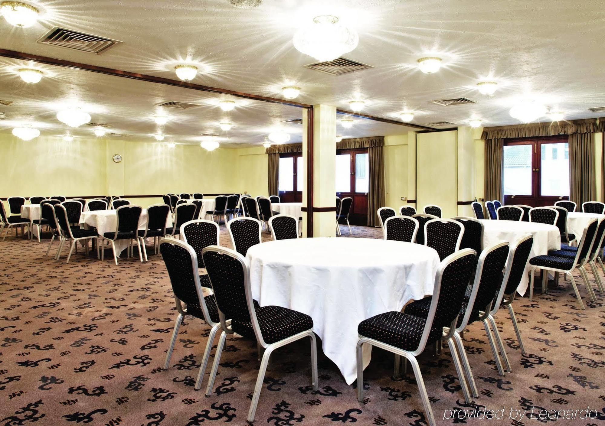 Copthorne Effingham Gatwick Hotel Бизнес снимка