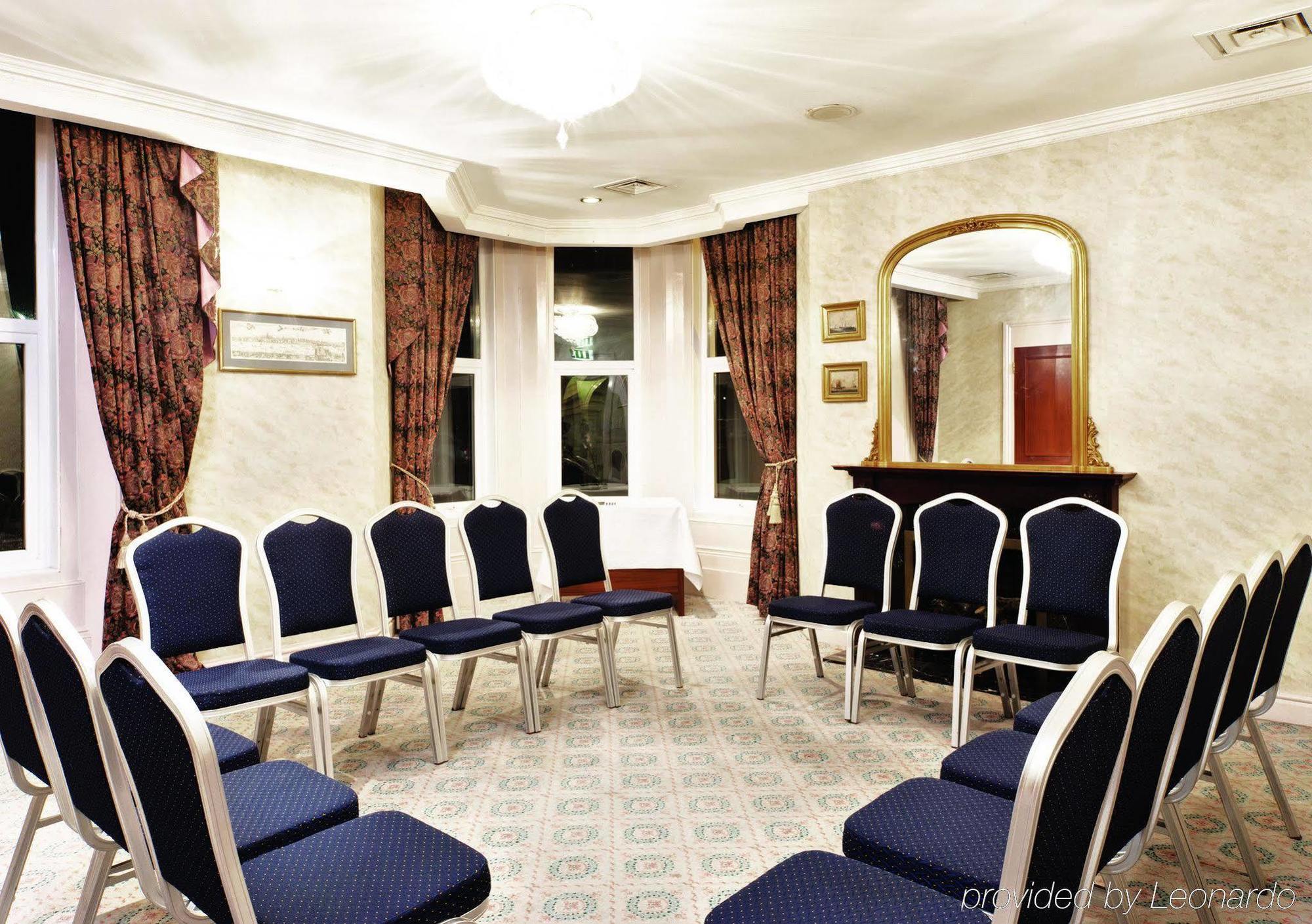 Copthorne Effingham Gatwick Hotel Бизнес снимка