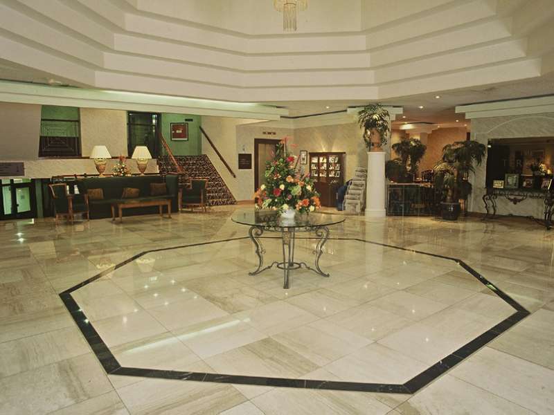 Copthorne Effingham Gatwick Hotel Екстериор снимка