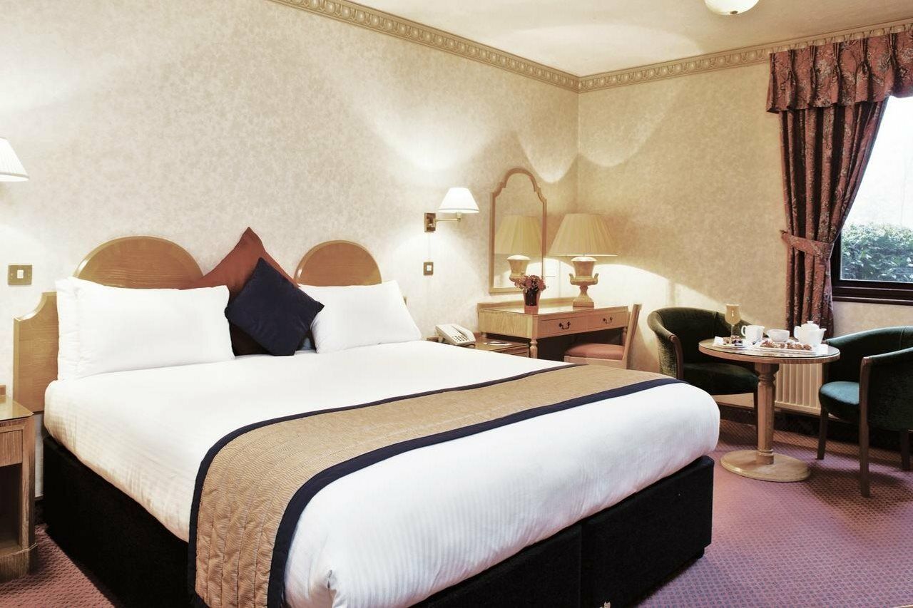 Copthorne Effingham Gatwick Hotel Екстериор снимка