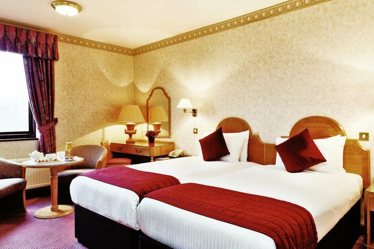Copthorne Effingham Gatwick Hotel Екстериор снимка