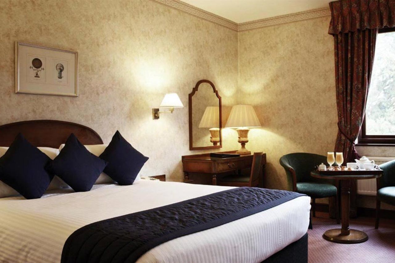 Copthorne Effingham Gatwick Hotel Екстериор снимка