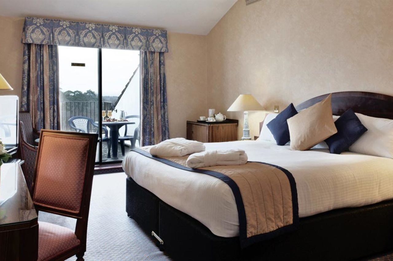 Copthorne Effingham Gatwick Hotel Екстериор снимка