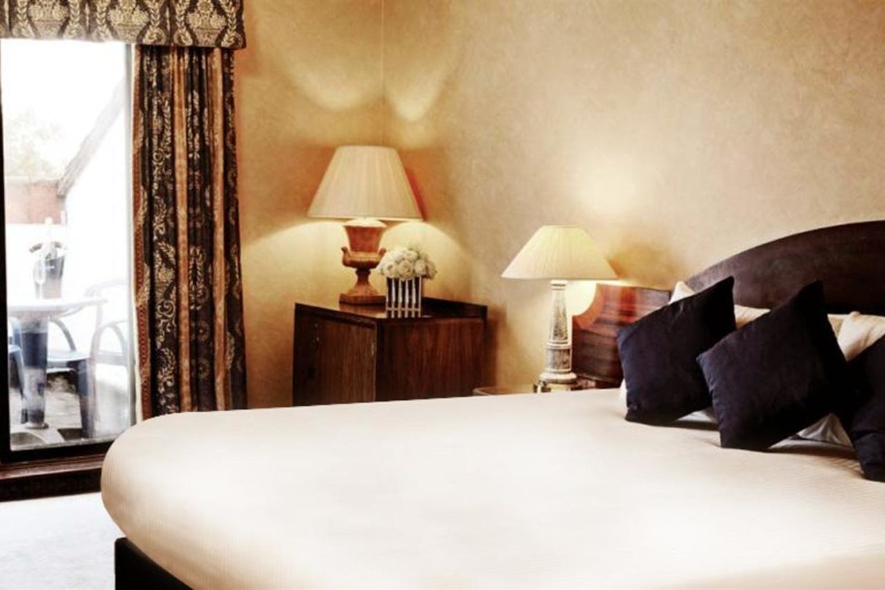 Copthorne Effingham Gatwick Hotel Екстериор снимка